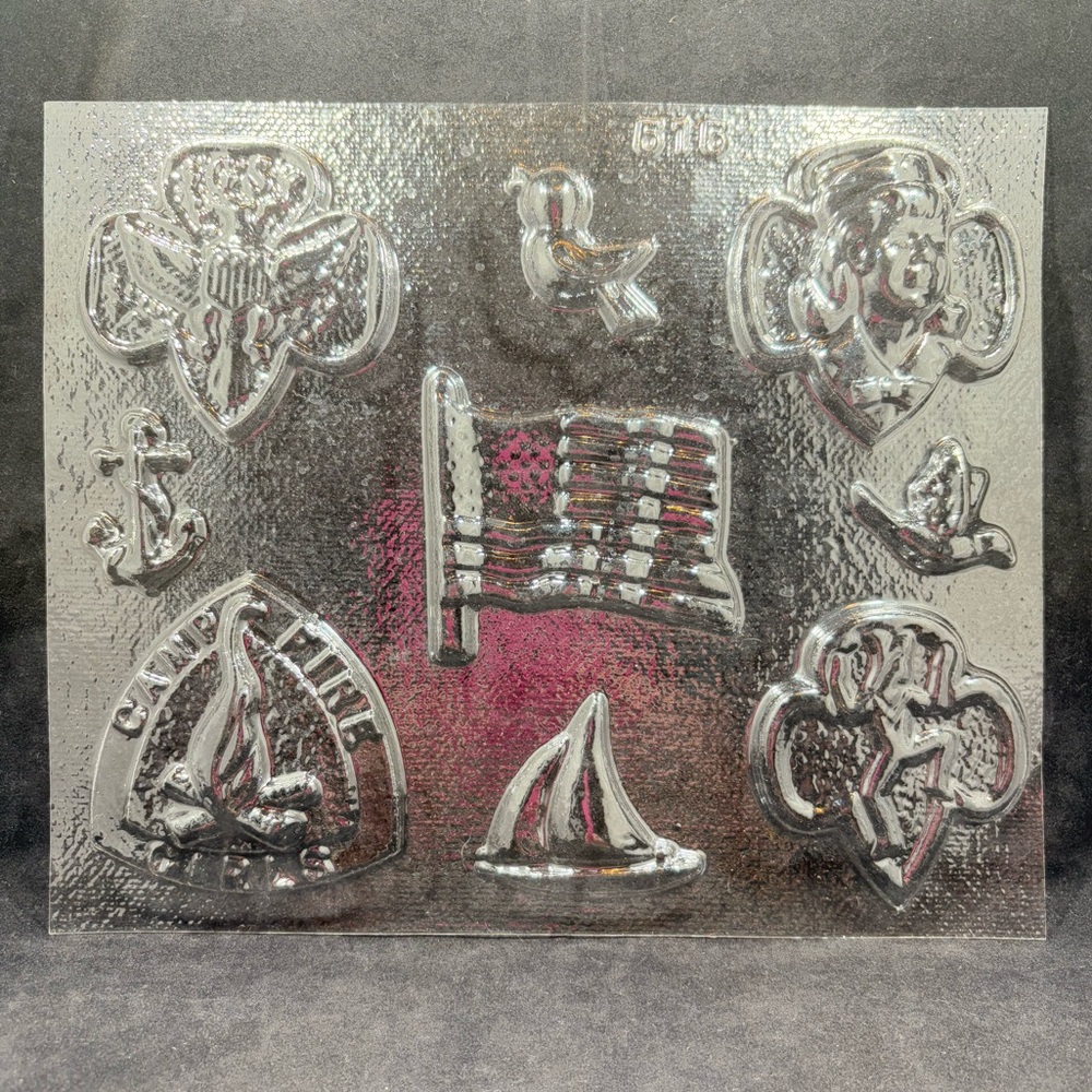 GIRL SCOUTS Candy/Chocolate Plastic Mold                         11” x 9.25”